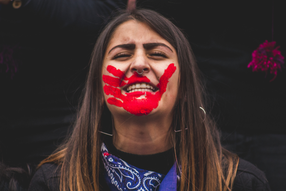 Gafas violetas para el discurso público